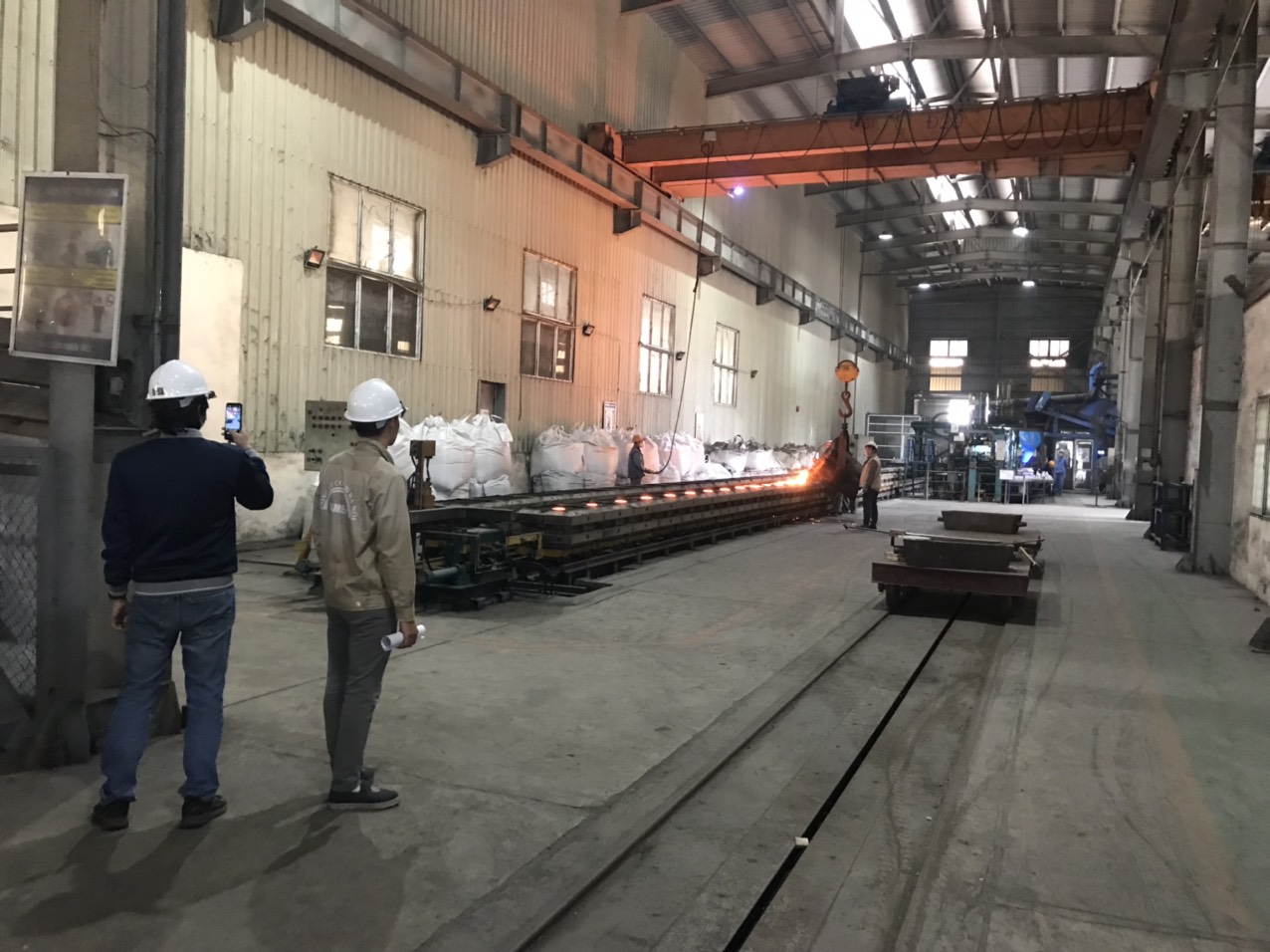 Dây chuyền đúc gang FCD450-10 tại xưởng AES