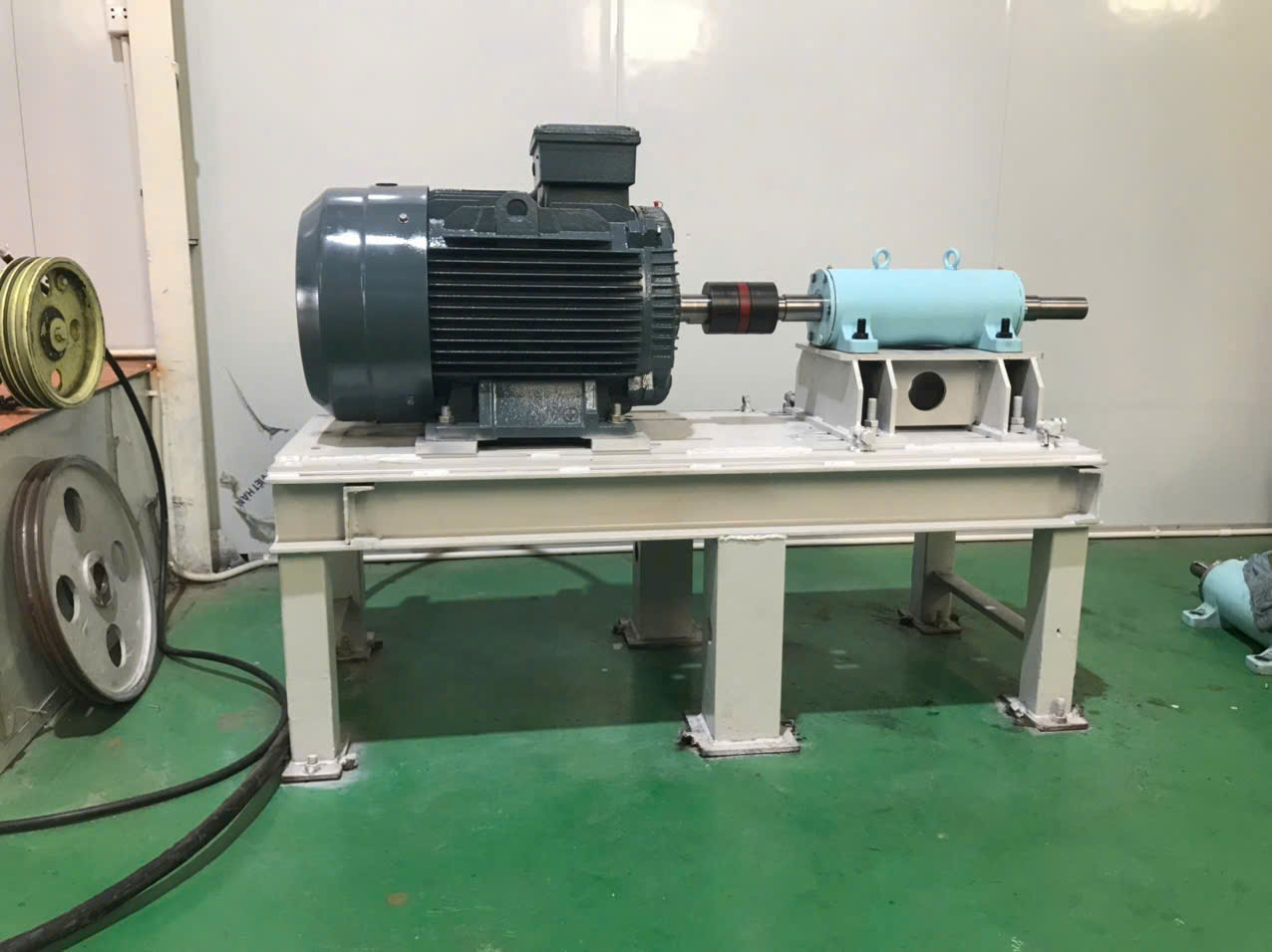 Ghép nối động cơ với gối đỡ trục AES trên bàn thử để đo kiểm và chạy rà