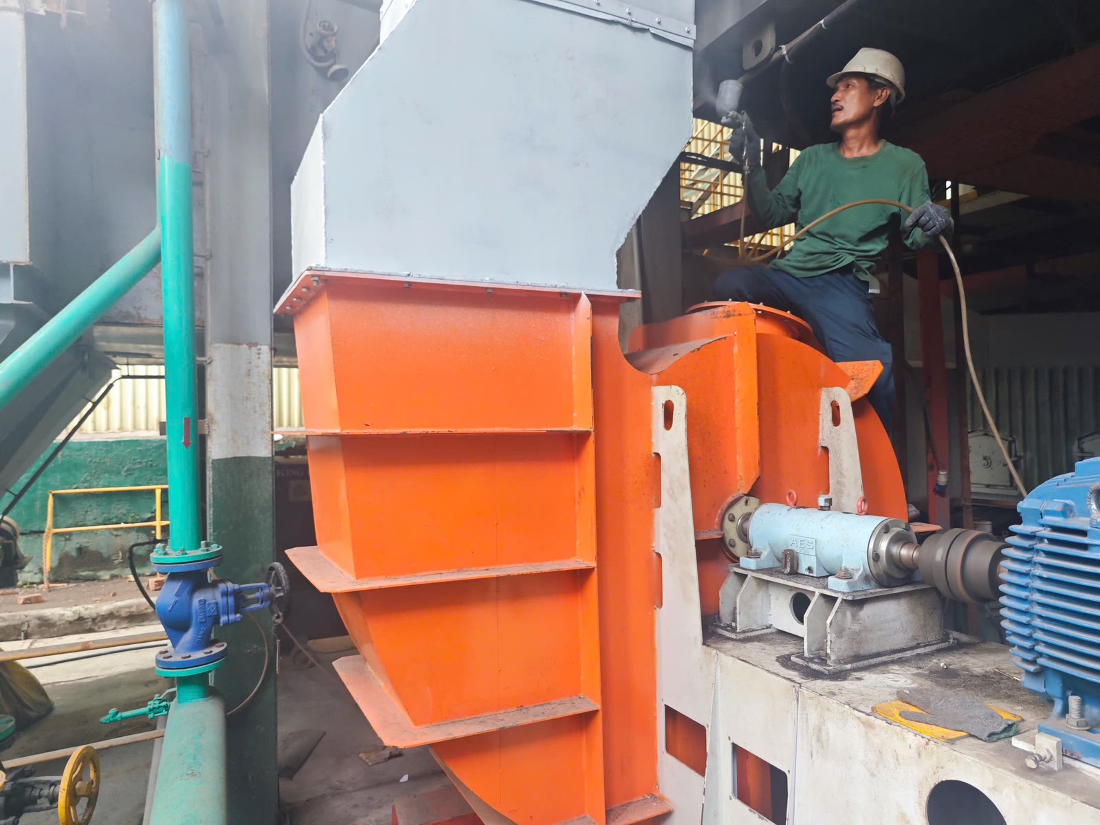 Lắp đặt cụm gối đỡ trục AES trên quạt công nghiệp tại hiện trường